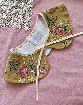 Kołnierzyk Flawia, Prześwity