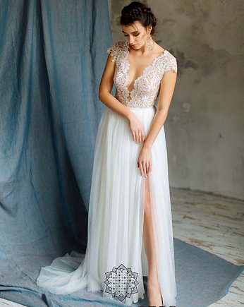 Tiulowa suknia ślubna z 2 rozcięciami /STELLA, Lucky Dress Atelier