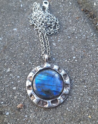 Koło życia - wisiorek, po drugiej stronie lustra