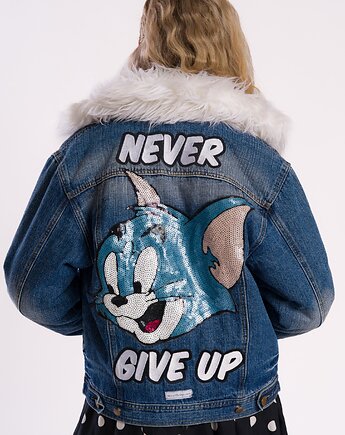 Kurtka jeansowa NEVER GIVE UP, cekinowy kot, futrzany kolnierz, Torri Design