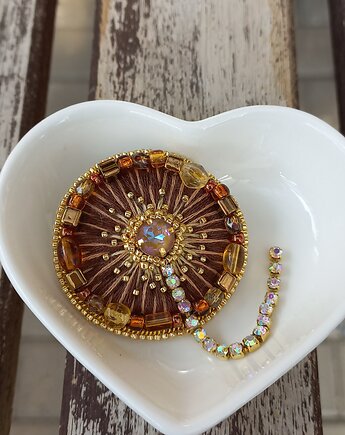 Broszka dmuchawiec brązowy, Słodka Panienka