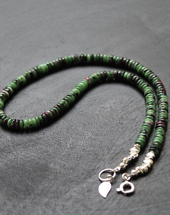 Naszyjnik z zoisydem, fado