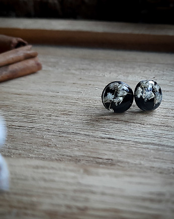 Mini kolczyki z białymi kwiatami, Figa handmade accessories