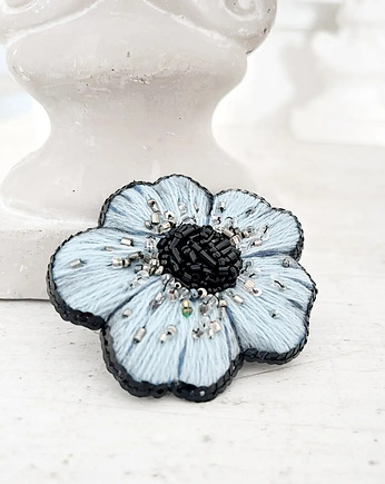 Broszka KWIAT 11 ręcznie haftowana przypinka z koralikami, HAART