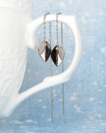 Ceramiczne listki, kontrastowe kolczyki na łańcuszku, listeczki, Dorca