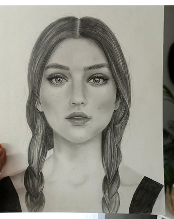 Portret kobiety z warkoczami rysunek ołówkiem, SzkicAn