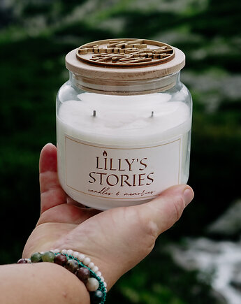 Duża świeca "The Summer Time Story"-Mountains- zapach górskiej łąki, Lillys Stories