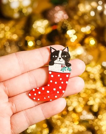Przypinka kotek w świątecznej skarpecie, Pintura
