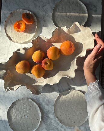 Ceramiczny Zestaw Patera Ostryga XXL Misa na Sałaty & 4 talerzyki Pearl White, Maison Fragile