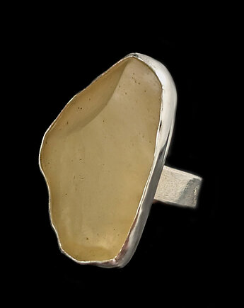 Pierścionek surowe szkło libijskie, Pracownia Neores