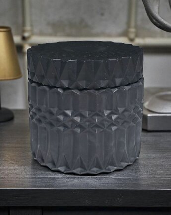 Inspirowana zapachem Herrera-Świeca sojowa w naczyniu gipsowym  DEEP BLACK, Oyka Candle