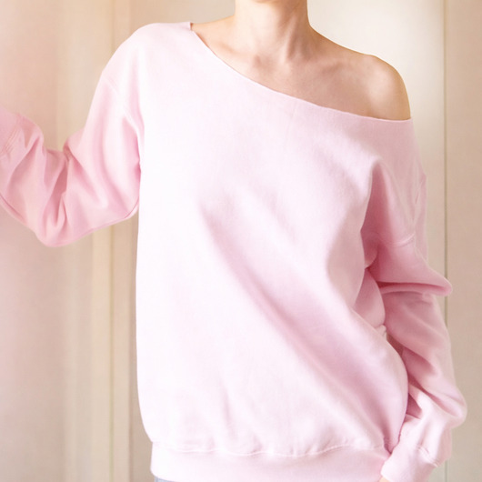 bluza bez kaptura damska Bluza jasnoróżowa z szerokim dekoltem