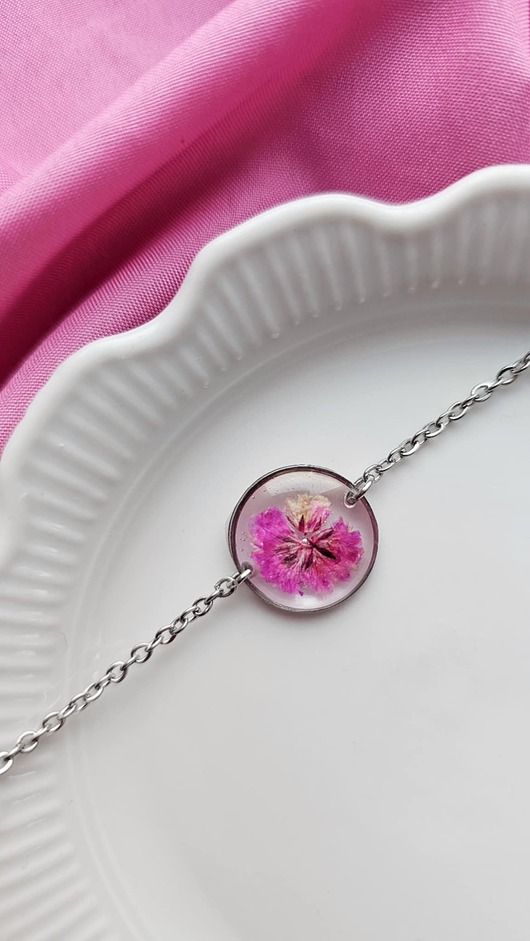 bransoletki z żywicy Bransoletka z gipsówką