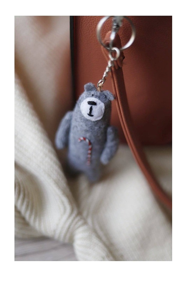 breloki Brelok miś z haftem