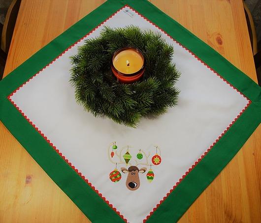 dekoracje świąteczne Serweta ŁÓŚ ŚWIĄTECZNY 60/60cm haftowana