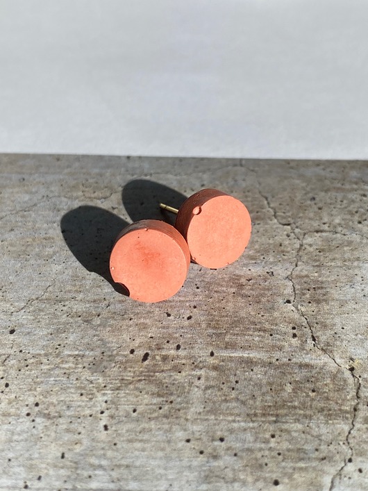 kolczyki - inne Cieliste, jasna terakota okrągłe sztyfty mat