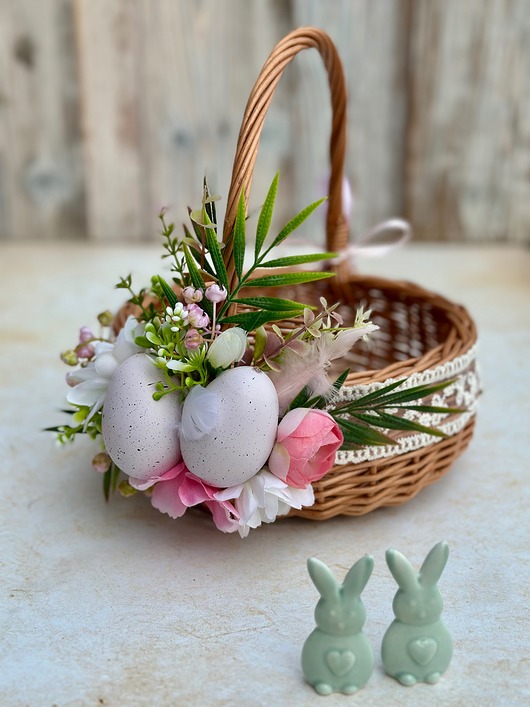koszyki wielkanocne Wielkanocny koszyczek na święconkę, koszyczek z dekoracją
