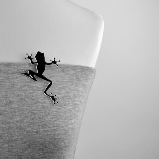 MirrorFrog 1 felt label