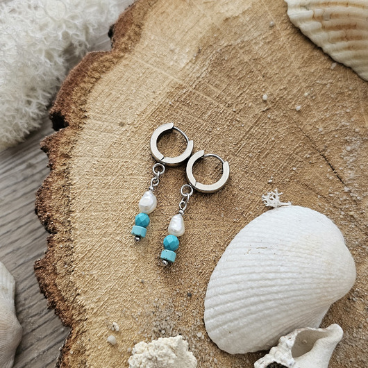 kolczyki z kamieniami Kolczyki z magnezytem, howlitem i perłą