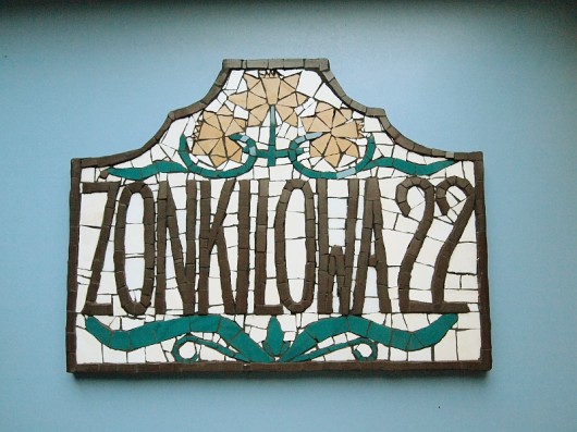 Szyld, tabliczka "Żonkilowa 22" oliwa72