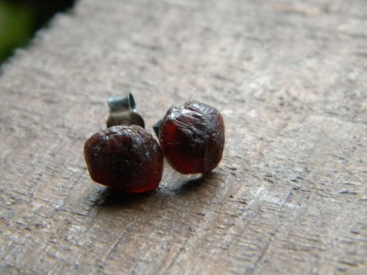 raw garnet Beata Trotter