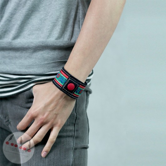 ::: CUFF folk TALE ::: uniqo