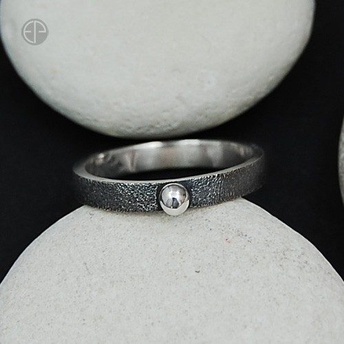 Piaskowana czarna z kuleczką rozm. 14 MAREMI Jewelry