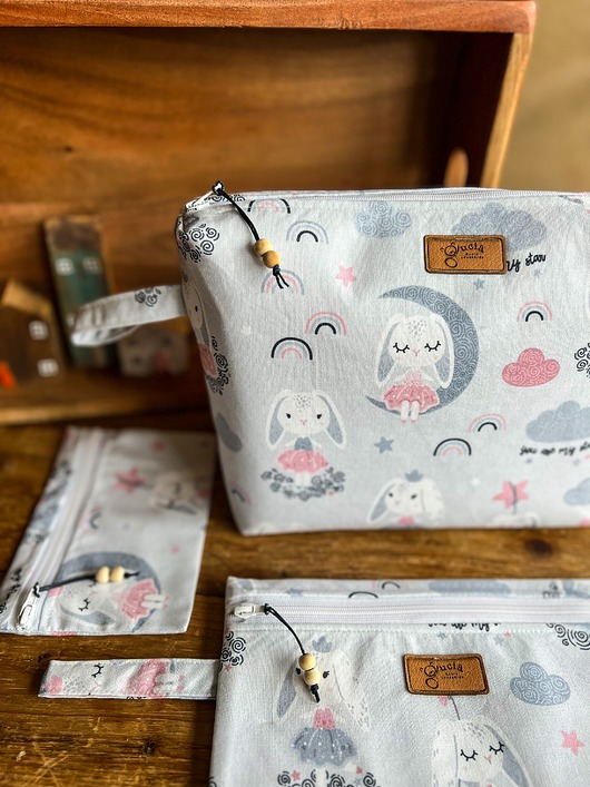 torebki, worki i plecaki dziecięce Komplet 3 kosmetyczek z króliczkami EASTER