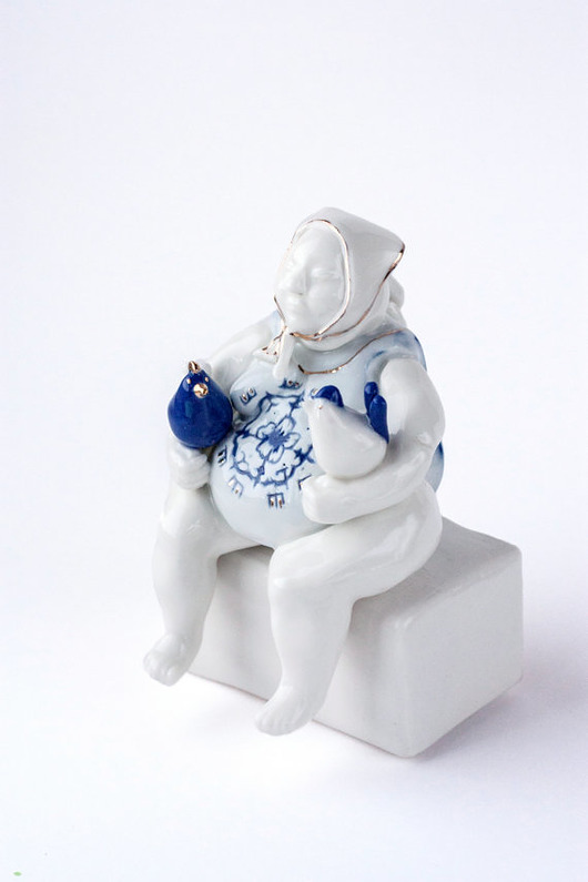 Porcelanowa Figurka, Kobieta I Dwie Małe Kurki Pangzi Ceramics