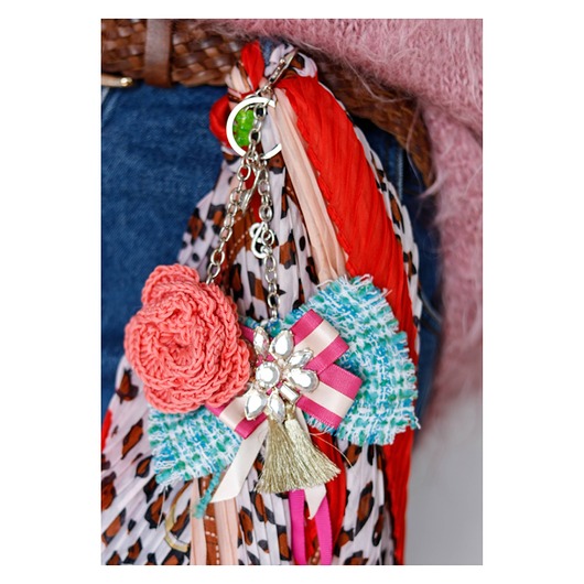 breloki Brelok z kwiatem i kokardą