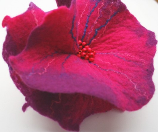 Filcowa Broszka z Jedwabiem -  Fuchsia filcant