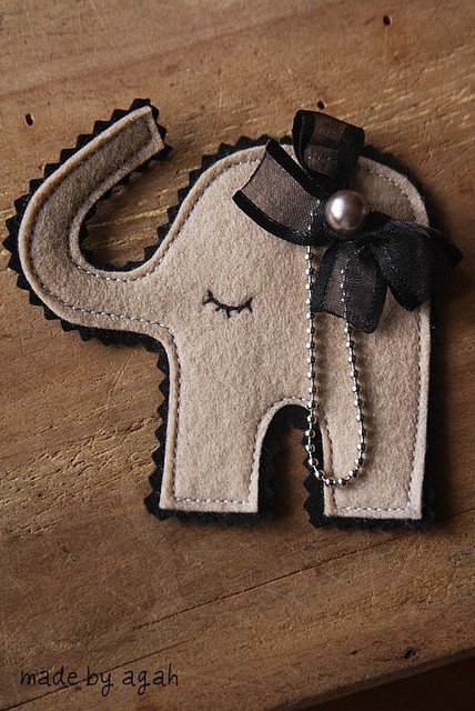 Broszka Sleepy Elephant    made by agah