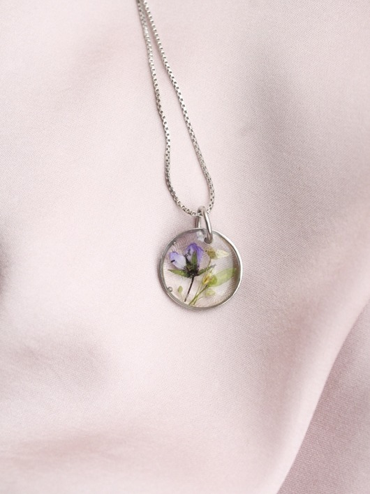 Delikatny wisiorek z fioletem Flores Jewellery