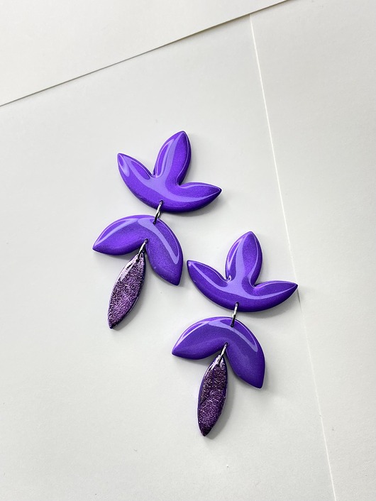 kolczyki z masy plastycznej Wiszące kolczyki FIESTA fioletowe
