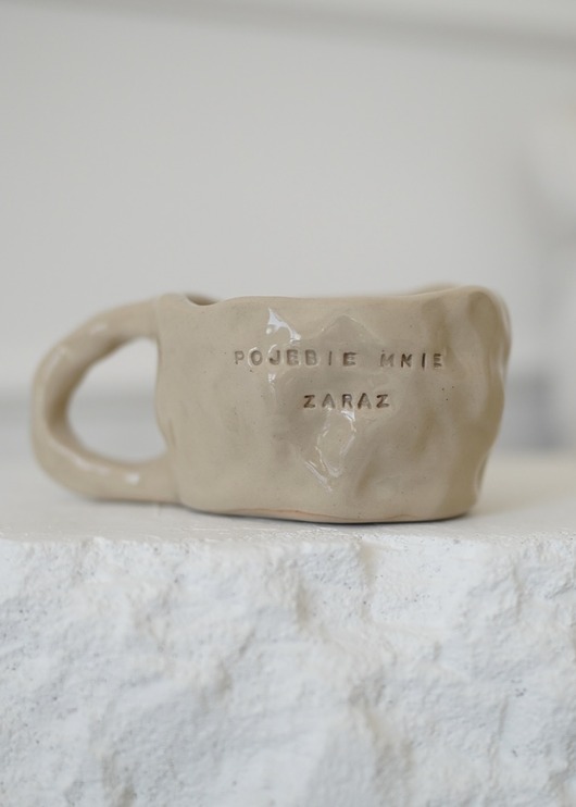 kubki Kubek z brzydkim napisem POJEBIE MNIE ZARAZ 270 ml