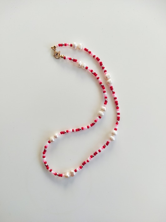 chokery Czerwono-różowy naszyjnik choker perły
