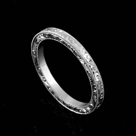 Złota płaska grawerowana obrączka ślubna 2.1mm OroSpot