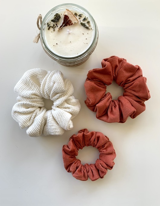 gumki do włosów Sztruksowa gumka scrunchie w pomarańczowym kolorze Red Orange