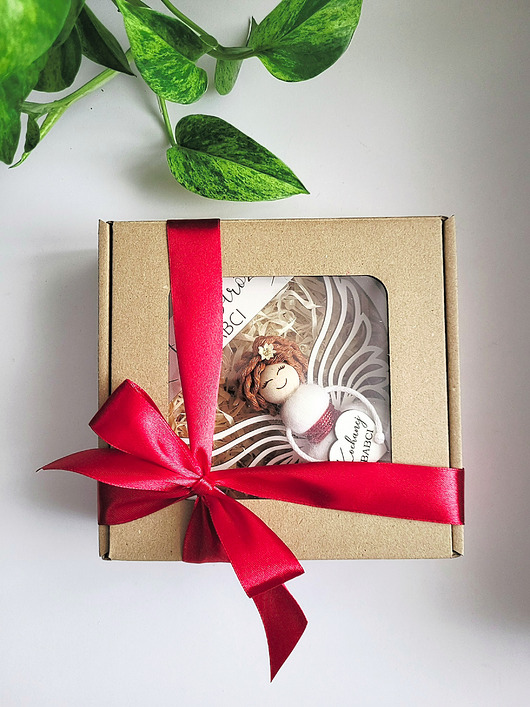 dodatki - różne Dzień Babci - gotowy prezent mały ANIOŁEK biała zawieszka, ozdoba w pudełku