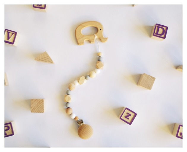 gryzaki i śliniaki dla dzieci Zawieszka do smoczka z gryzakiem (SZARY)