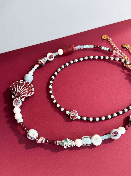 korale Naszyjnik Shells (bordo, błękit)