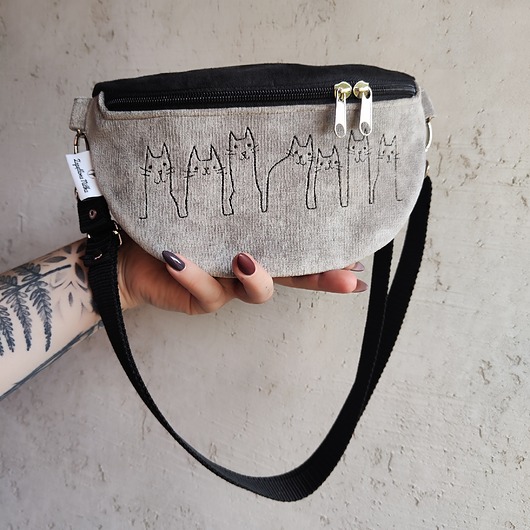 saszetka nerka Nerka półksiężyc na najpotrzebniejsze rzeczy