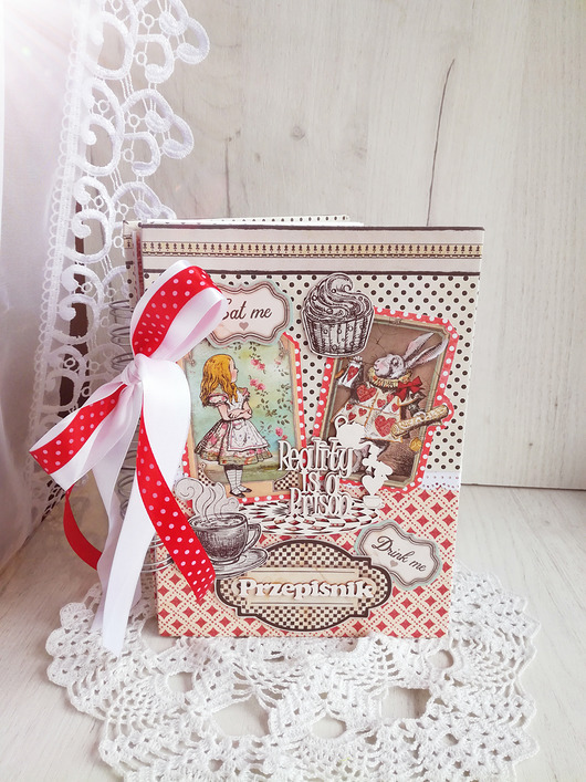 Boxy zaproszenia Alicja w Krainie Czarów Lulaczkowo