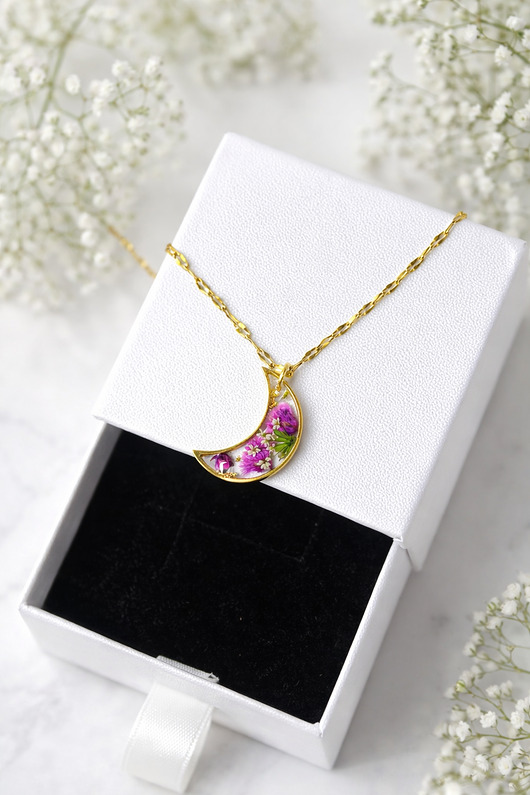 złote naszyjniki Naszyjnik Księżyc z gipsówką i dziką marchwią