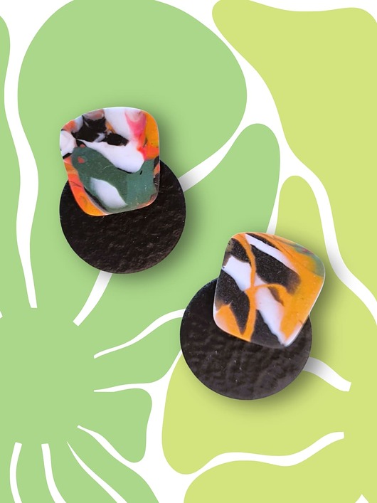 kolczyki z masy plastycznej Kolczyki sztyfty koła z fakturą skóry