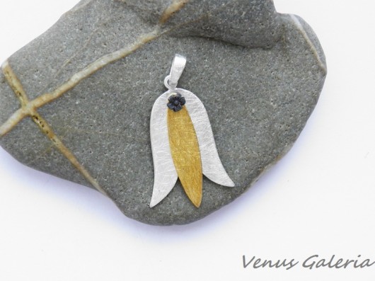 Satynowy tulipan - wisiorek VENUS GALERIA