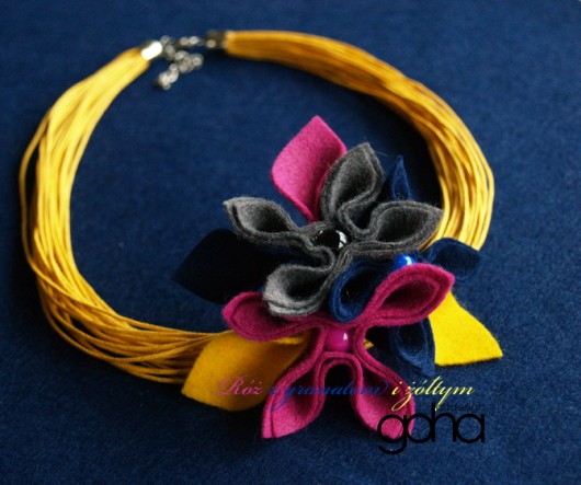 Róż z granatem i żółtym FlowerFelt Design