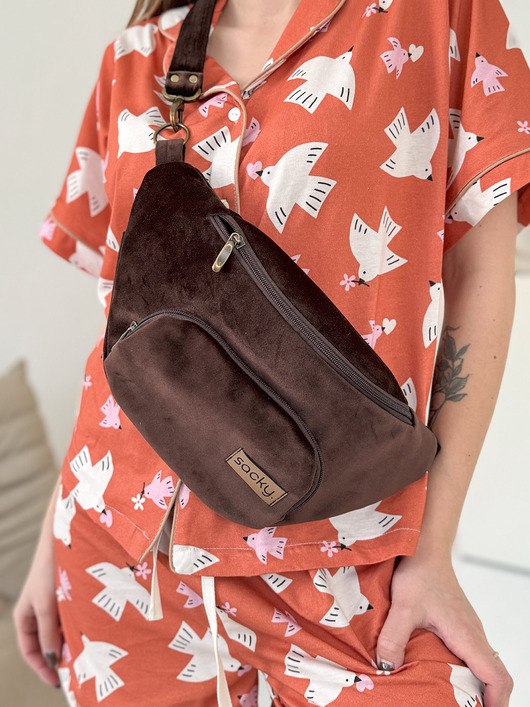 saszetka nerka Welurowa nerka miejska deep brown