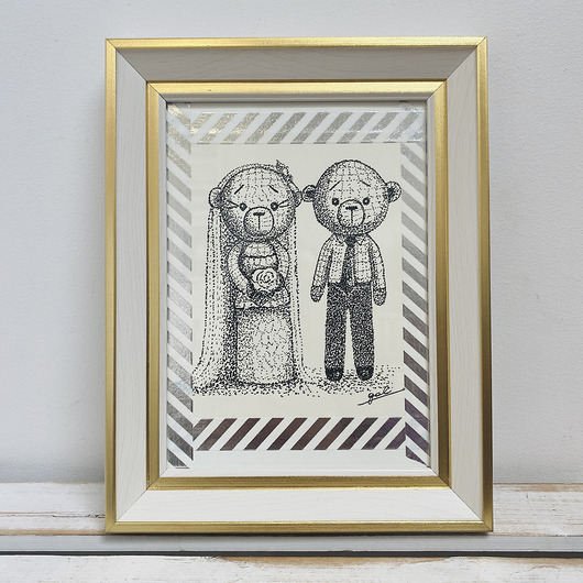 Ślub - inne Młoda para misie w ramce rysowane piórkiem prezent ślubny obraz