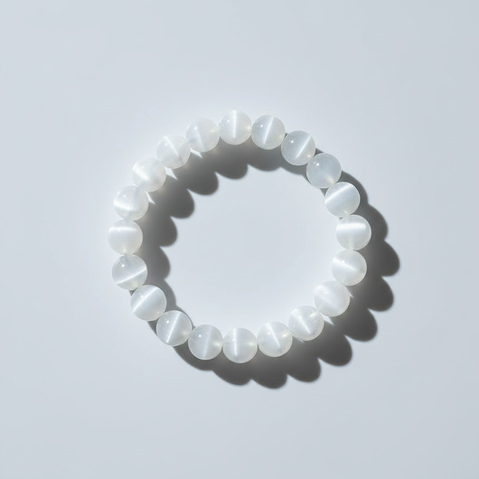 bransoletki ze szkła Biała bransoletka kocie oko